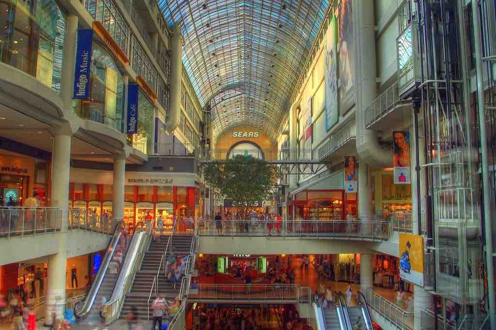 "Lost in the mall" experiment